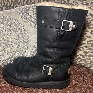 UGG AUSTRALIA Kensington  Black Buckle Leather moto Boots Sherpa lined boots 8